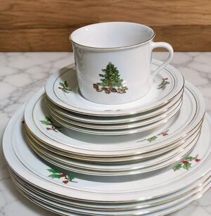 13pcs Plates Vintage Christmas Dishes Plates Bowls Set Holiday Hostess